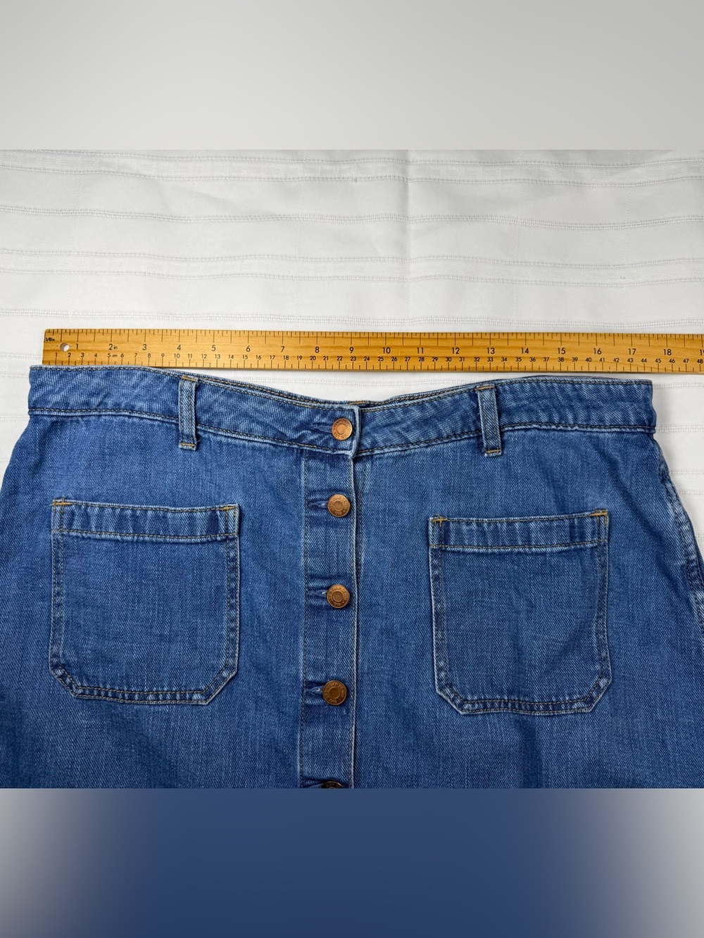 GAP Denim Mini Skirt Size 33 Medium Wash Button Front Y2K Utility Casual Classic - Picture 7 of 11